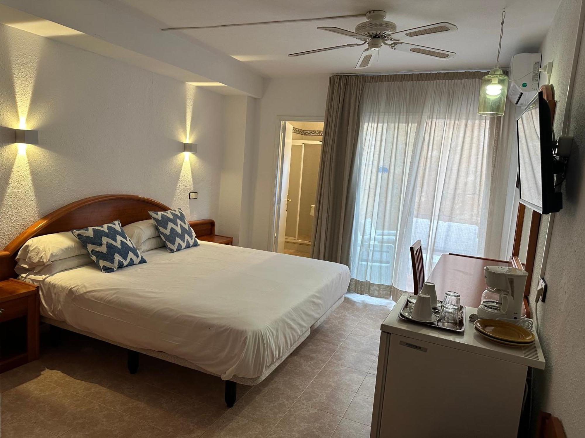 Hostal De La Caravel-La Cala D´Or Dış mekan fotoğraf